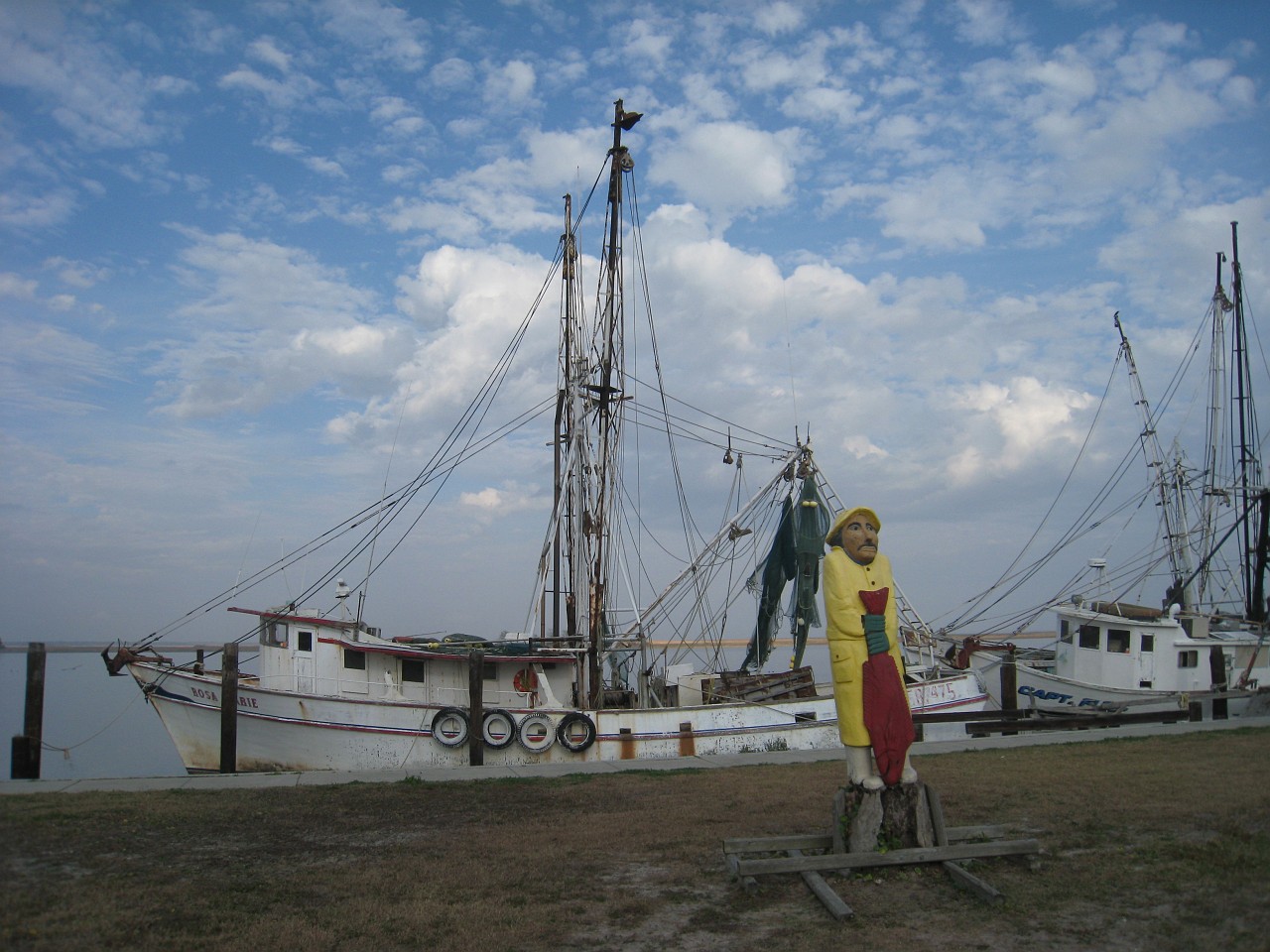 Vacation 2007-12 - Beaches Disney Hotels 0385.jpg - On the 2007-08 Florida vacation we visited beaches from Fort Myers to Sanibel Island sampling local food along the way. Green water and white sugar beaches! Arriving at Disney World we visited several of the theme resorts.